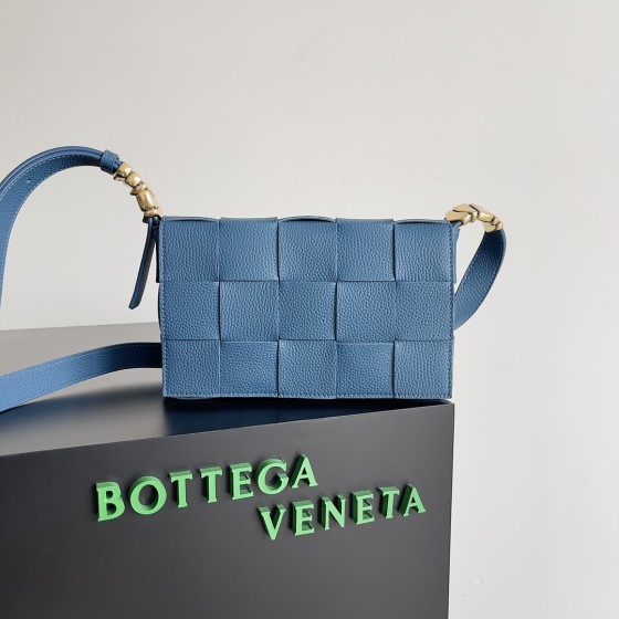Bottega Veneta Cassette 5-panel lychee print dark blue #666870