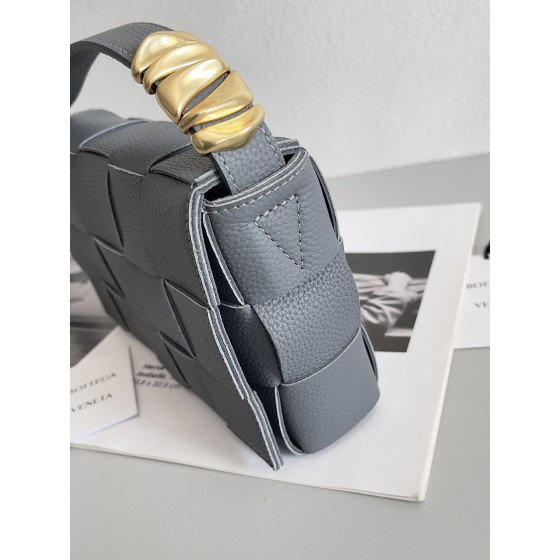 Bottega Veneta Cassette 5-panel lychee print Lightning Grey #666870