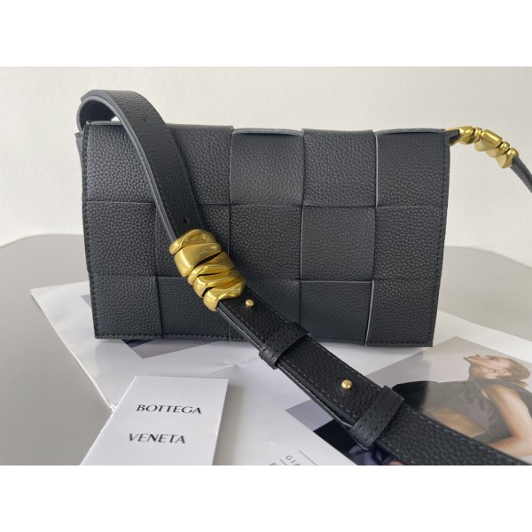 Bottega Veneta Cassette 5-panel lychee print black #666870