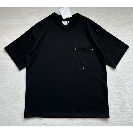 Gucci... new four-color rivet T-shirt