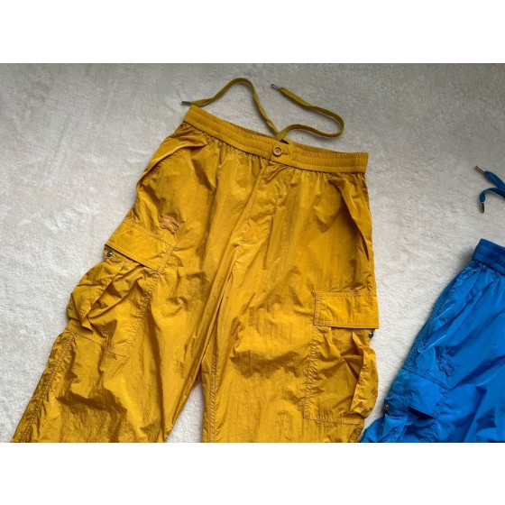 Burberry...New series of explosive three-color horse knight jackets