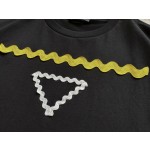 Prada's new contrasting color triangle webbing triangle logo short sleeves