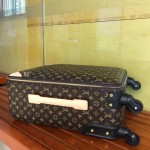 LOUIS VUITTON trapezoidal pull rod