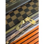 LOUIS VUITTON trapezoidal pull rod