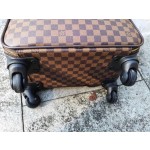 LOUIS VUITTON trapezoidal pull rod