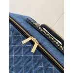 𝗖𝗛𝗔𝗡𝗘𝗟 Denim large double C trolley case