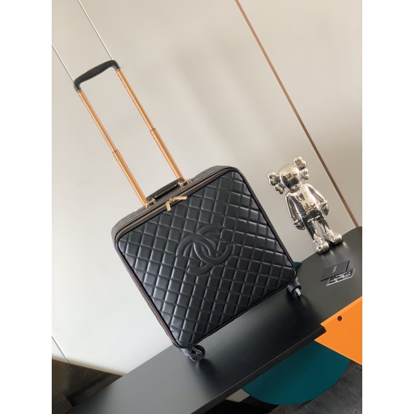 Western Europe 𝗖𝗛𝗔𝗡𝗘𝗟 Classic Rhombus Large Double C Trolley Case