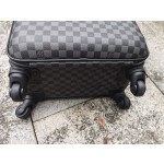 LOUIS VUITTON trapezoidal pull rod