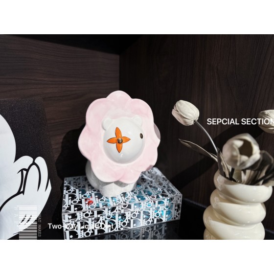 Can store coins Piggy bank