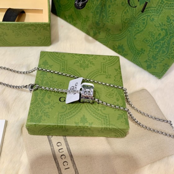 gucci necklace