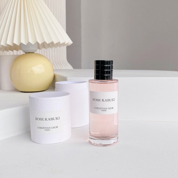 Fragrance family, singing and dancing girl