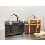 Pet bags and dogs are inseparable