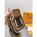 Pet bags and dogs are inseparable