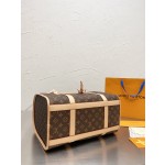 Pet bags and dogs are inseparable