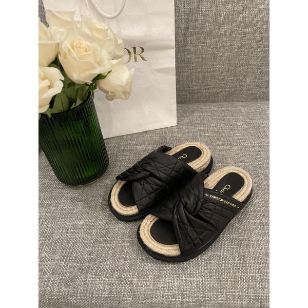 DIOR 𝟐𝟎𝟐𝟐/𝐒𝐒 𝐧𝐞𝐰 spring and summer sheepskin slippers