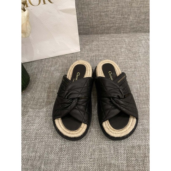 DIOR 𝟐𝟎𝟐𝟐/𝐒𝐒 𝐧𝐞𝐰 spring and summer sheepskin slippers